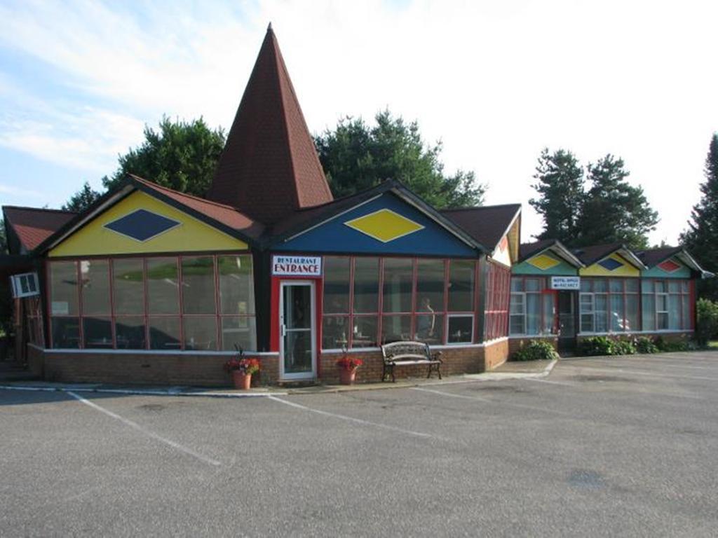 Red Top Motor Inn Iron Bridge Exterior photo